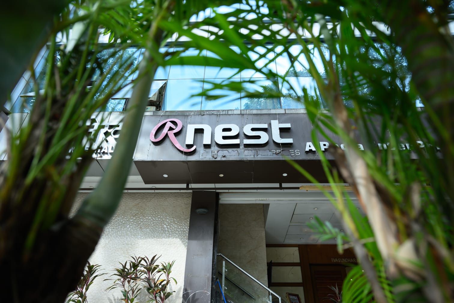 RNest Banquets wedding couple